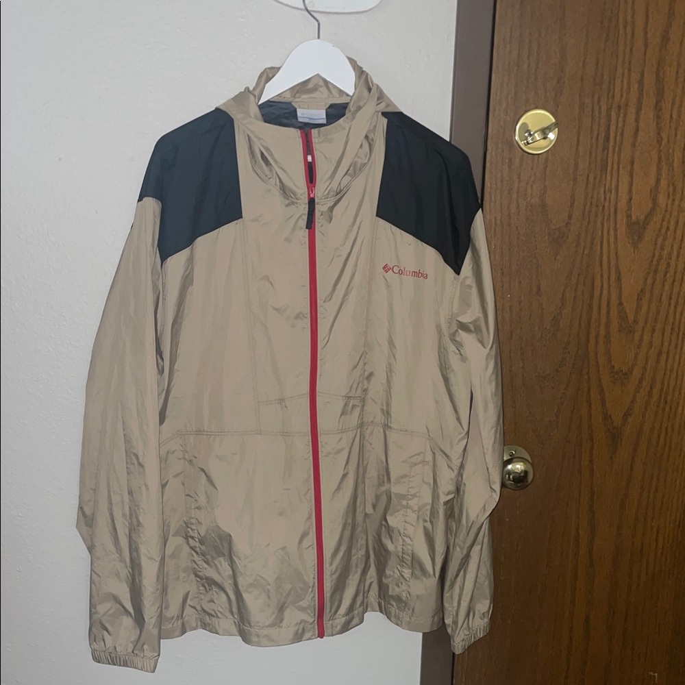 Columbia Men's Beige and Black Windbreaker